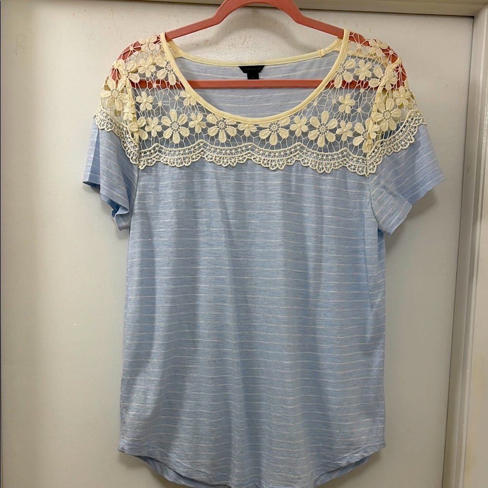 Ann Taylor Blue and white with lace detail collar Short Sleeve Blouse size L